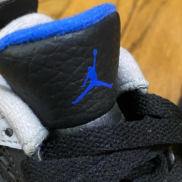 Nike Air Jordan Retro 4 Motorsport - Picture 5 of 8